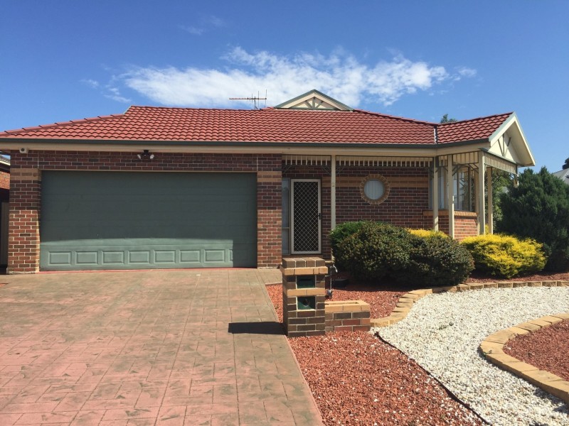 2 Innes Place, Caroline Springs VIC 3023