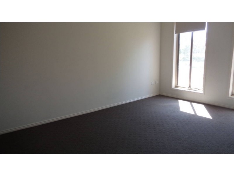 5 Weigall Close, Caroline Springs VIC 3023