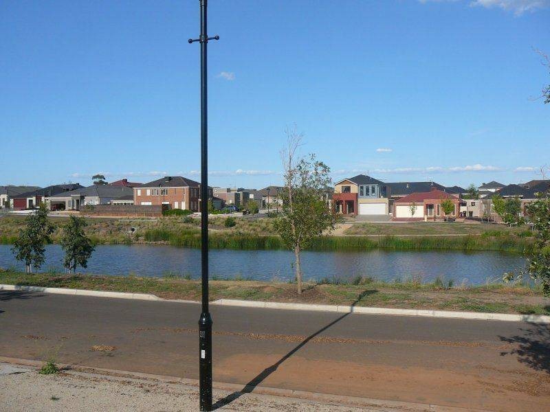 5 Weigall Close, Caroline Springs VIC 3023