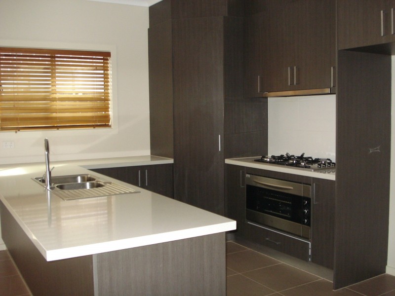 50 Olsen Retreat, Caroline Springs VIC 3023