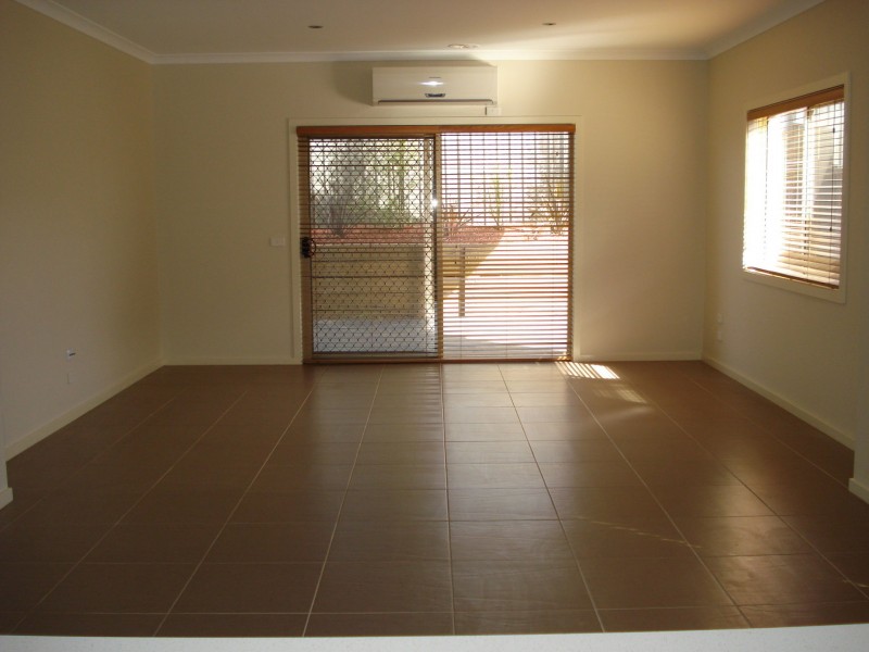 50 Olsen Retreat, Caroline Springs VIC 3023