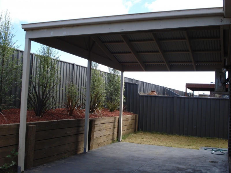 50 Olsen Retreat, Caroline Springs VIC 3023