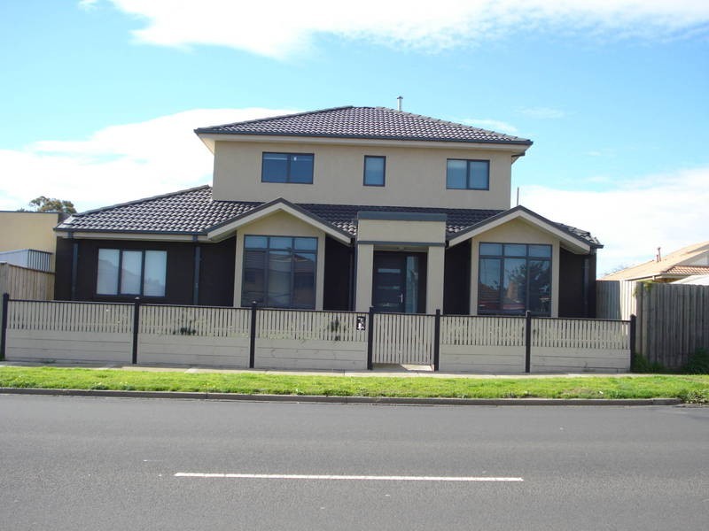 8 Anderson Road, Sunshine VIC 3020