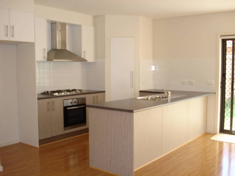 8 Anderson Road, Sunshine VIC 3020