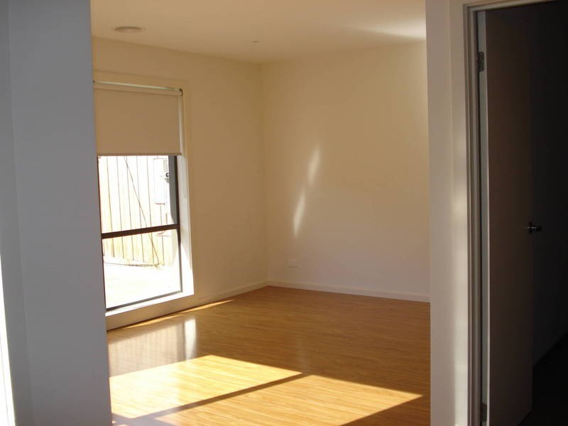 8 Anderson Road, Sunshine VIC 3020