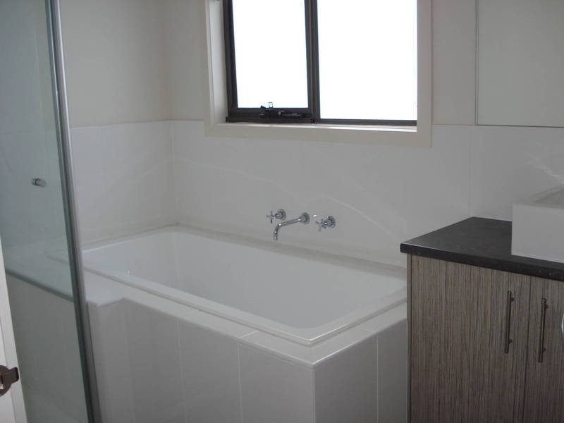 8 Anderson Road, Sunshine VIC 3020