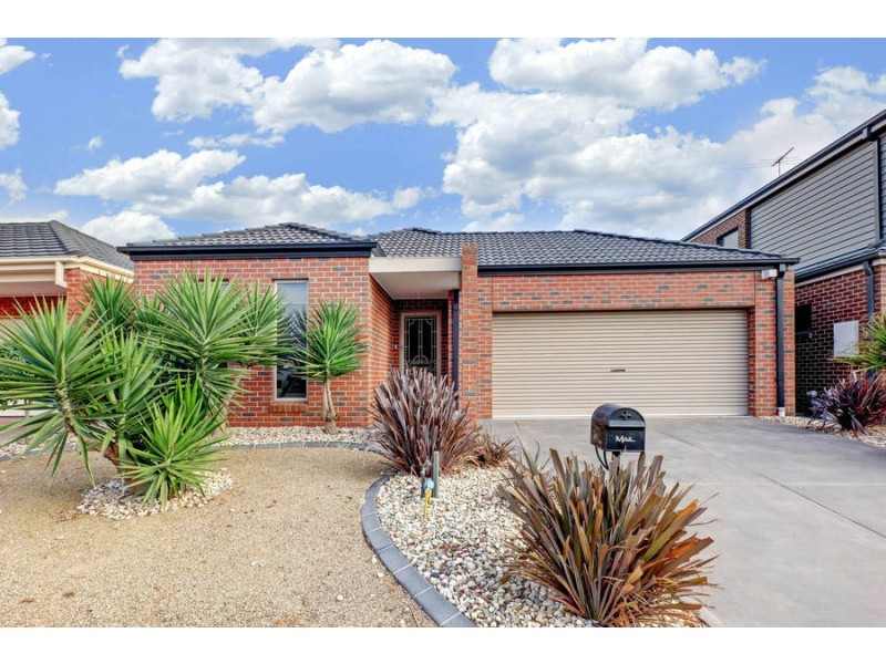 13 Calthorpe Green, Caroline Springs VIC 3023