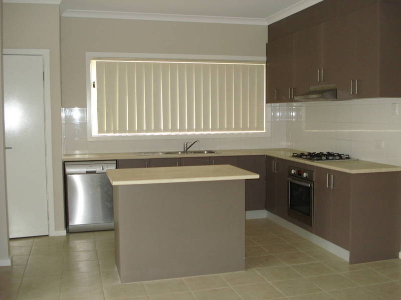 30 Broadway, Caroline Springs VIC 3023