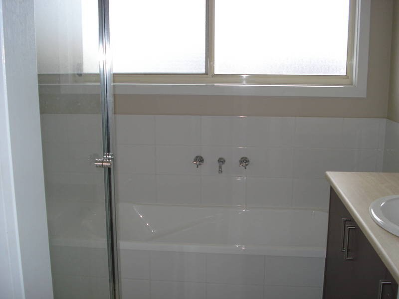 30 Broadway, Caroline Springs VIC 3023