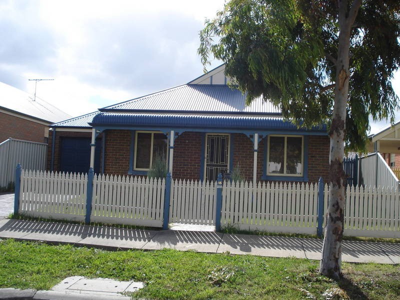 15 Squires Court, Caroline Springs VIC 3023