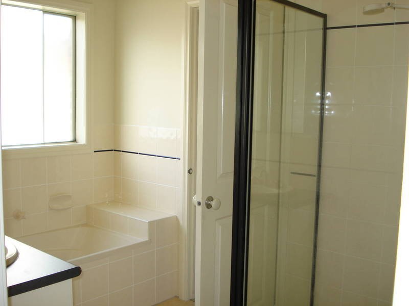 15 Squires Court, Caroline Springs VIC 3023