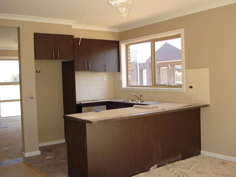 15/30 McCubbin Way, Caroline Springs VIC 3023