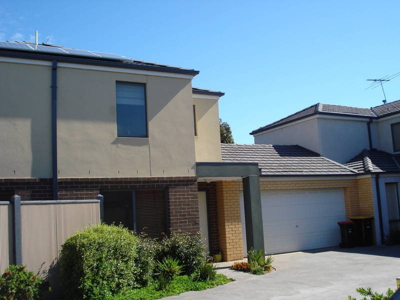 7/8 Sherdley Green, Caroline Springs VIC 3023