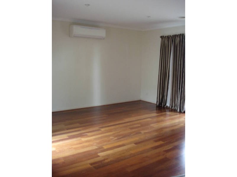 7/8 Sherdley Green, Caroline Springs VIC 3023