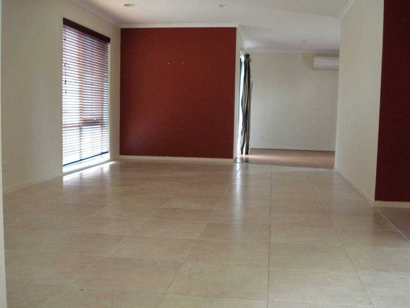 7/8 Sherdley Green, Caroline Springs VIC 3023