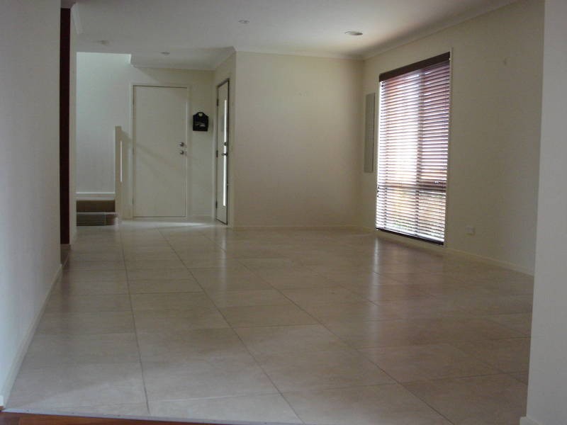 7/8 Sherdley Green, Caroline Springs VIC 3023