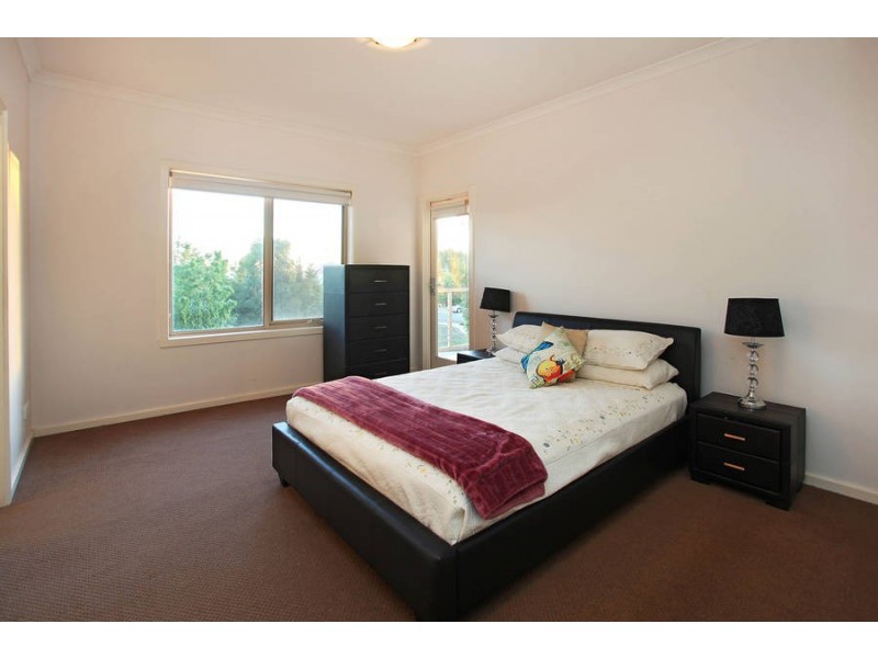 5/30 Cranwell Square, Caroline Springs VIC 3023