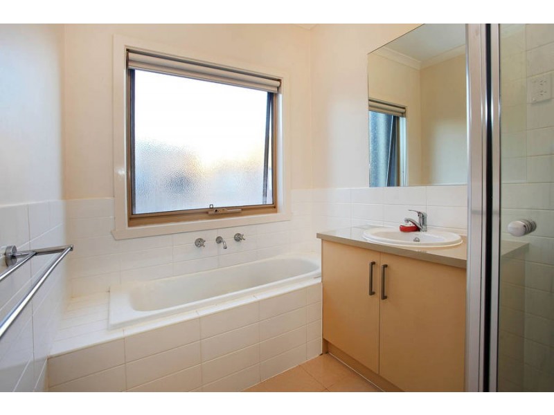 5/30 Cranwell Square, Caroline Springs VIC 3023