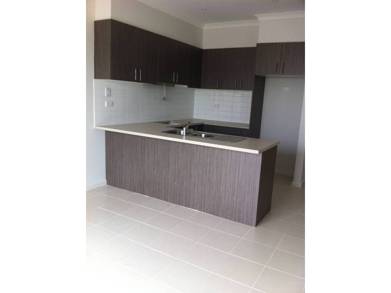 5/40 McCubbin Way, Caroline Springs VIC 3023