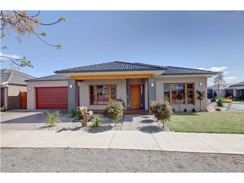 72 Lawson Way, Caroline Springs VIC 3023