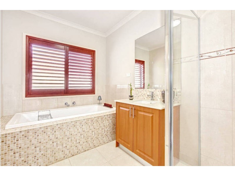 72 Lawson Way, Caroline Springs VIC 3023