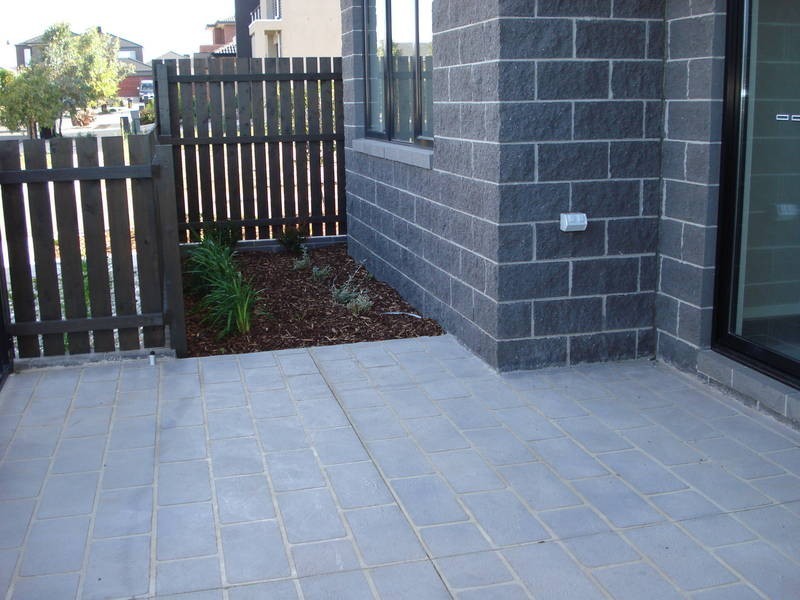 5/11 Monckton Place, Caroline Springs VIC 3023