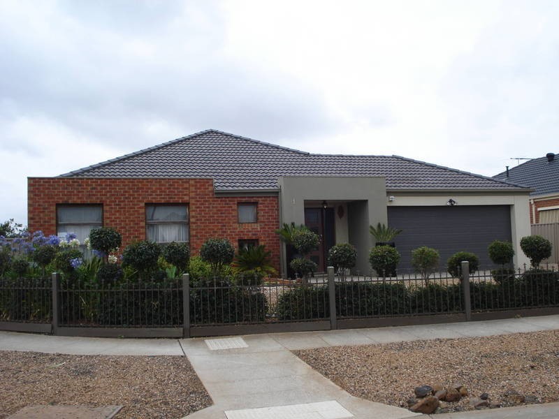 1 Barringo Way, Caroline Springs VIC 3023