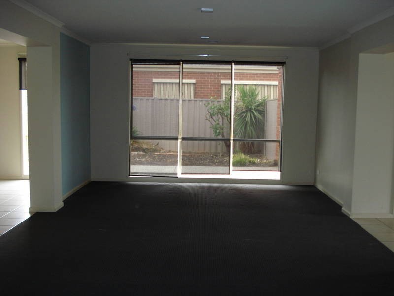 1 Barringo Way, Caroline Springs VIC 3023