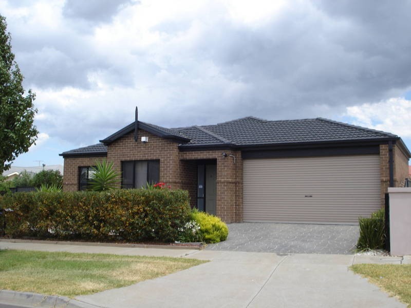 16 Chartwell Crescent, Derrimut VIC 3030