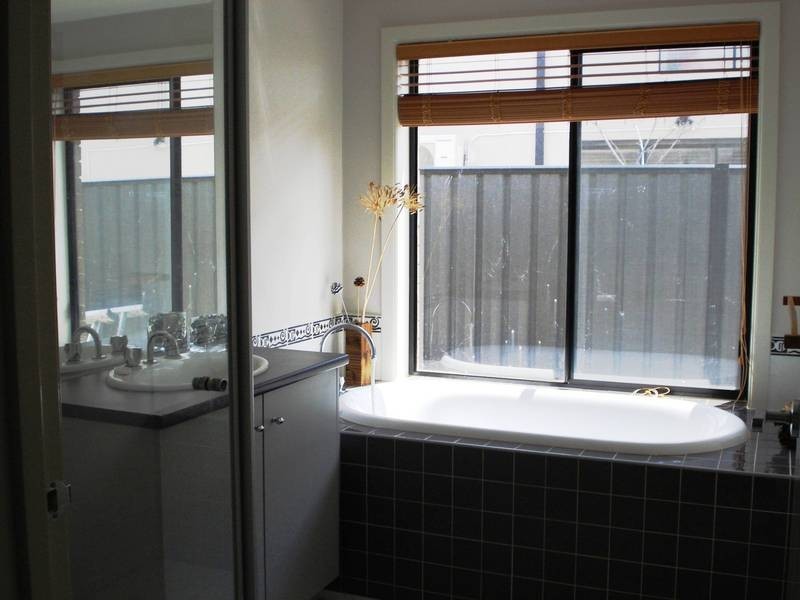 16 Chartwell Crescent, Derrimut VIC 3030