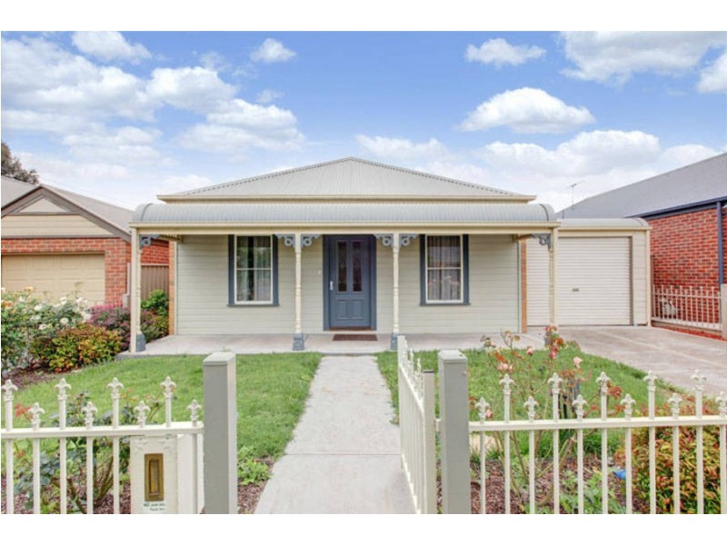 25 Cobaw Cct, Caroline Springs VIC 3023