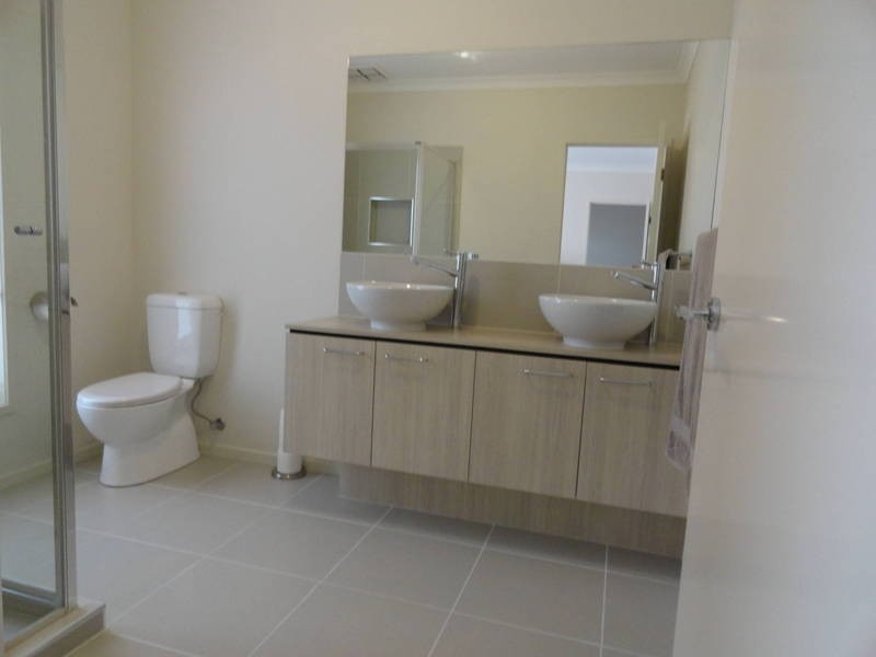 31 Pembroke Cres, Derrimut VIC 3030