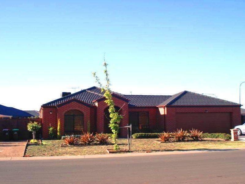 4 Gisborne Way, Caroline Springs VIC 3023