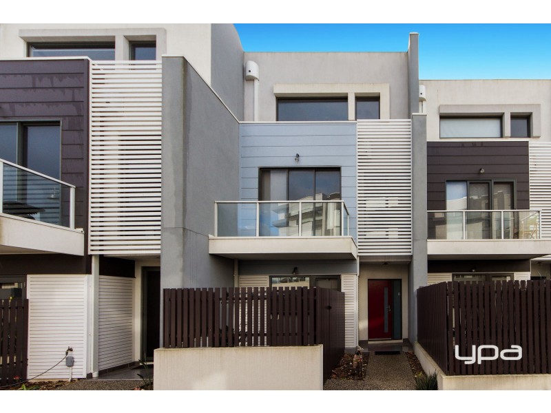 2/25 Boathouse Drive, Caroline Springs VIC 3023