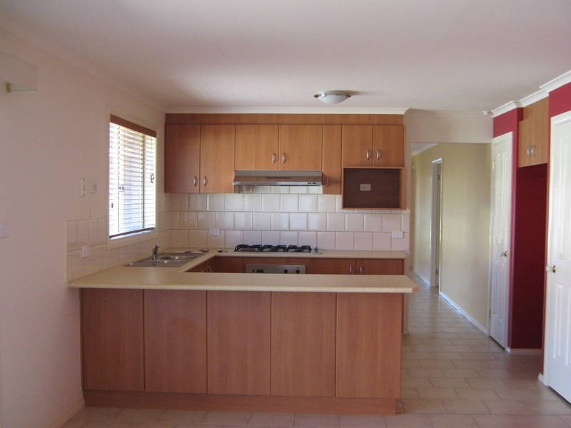 2  Squires Cct, Caroline Springs VIC 3023