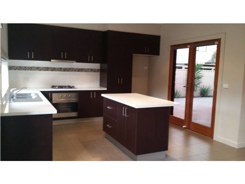 4 Duneira Grove, Caroline Springs VIC 3023