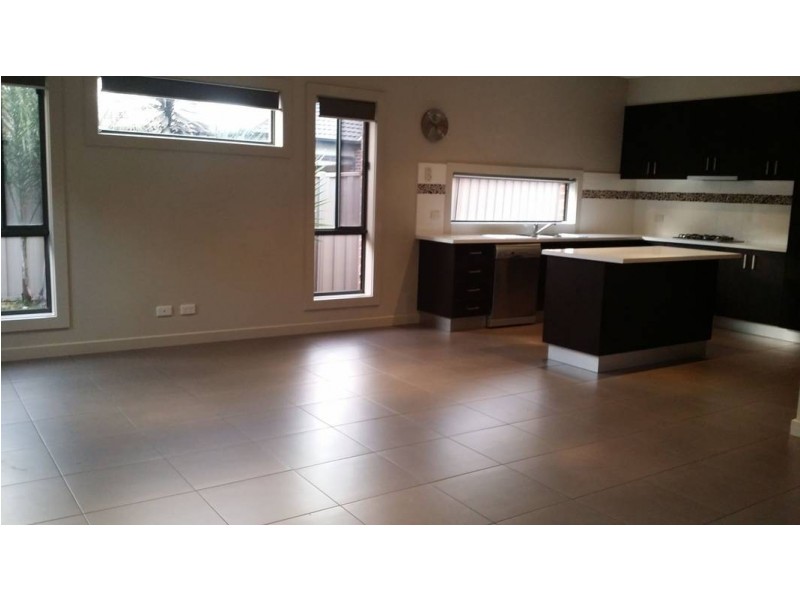 4 Duneira Grove, Caroline Springs VIC 3023