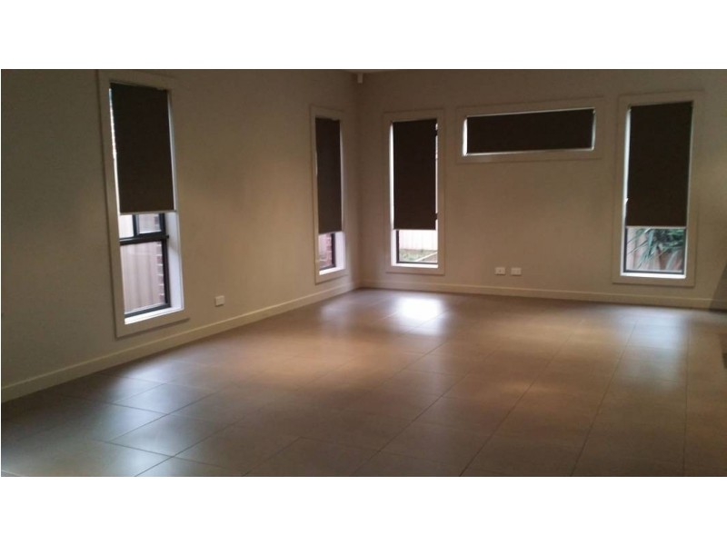 4 Duneira Grove, Caroline Springs VIC 3023