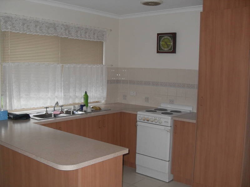 4 Perkins Grove, Burnside VIC 3023