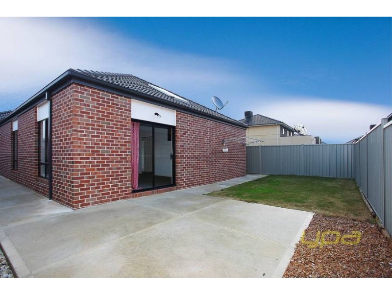7  McLarens Chase, Caroline Springs VIC 3023