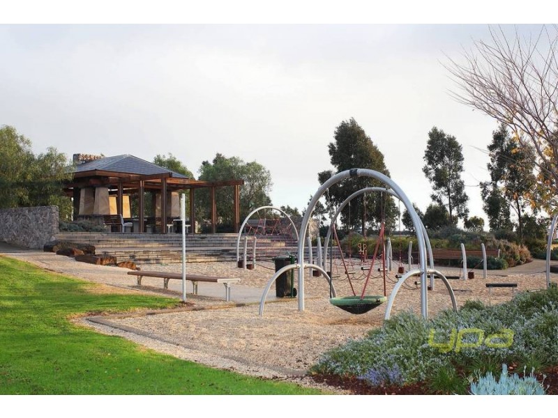 7  McLarens Chase, Caroline Springs VIC 3023