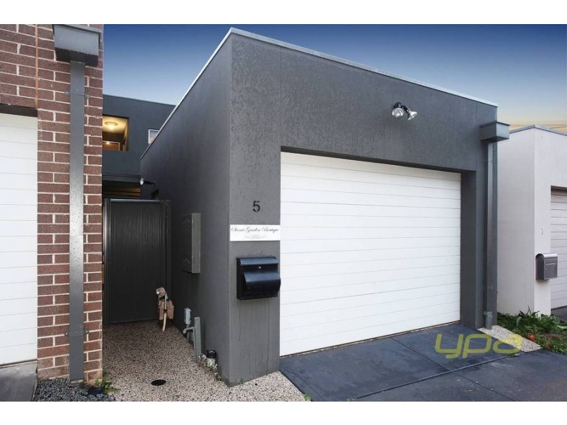 5 Meyers Lane, Caroline Springs VIC 3023