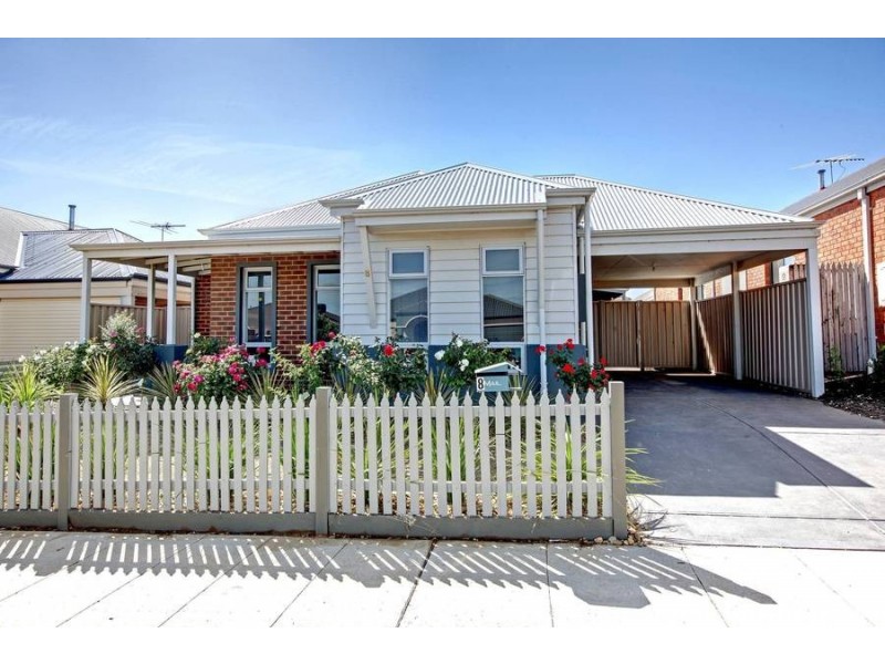 8 Bunyip Walk, Caroline Springs VIC 3023