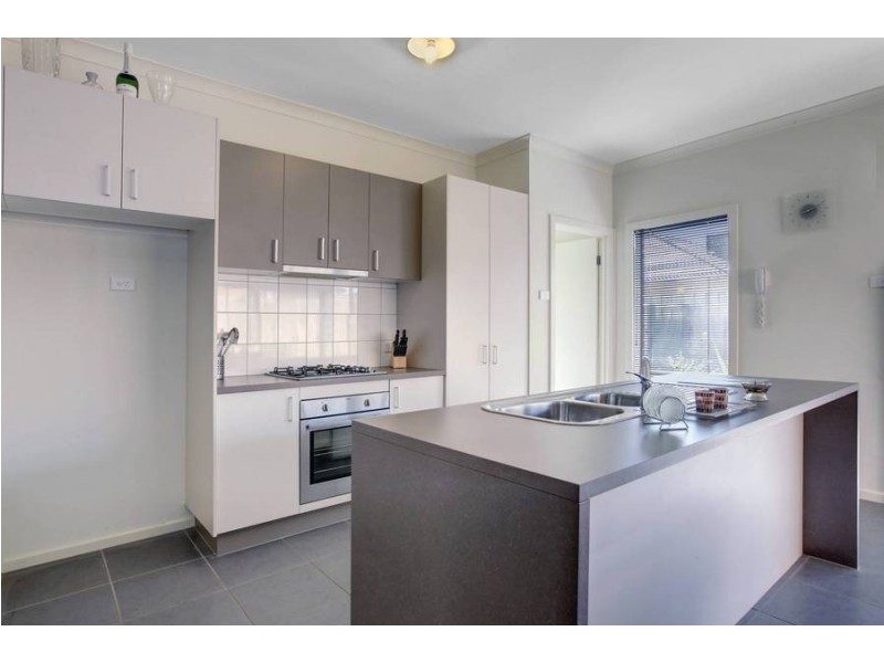 8 Bunyip Walk, Caroline Springs VIC 3023