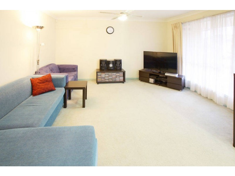 24 Daylesford Terrace, Caroline Springs VIC 3023