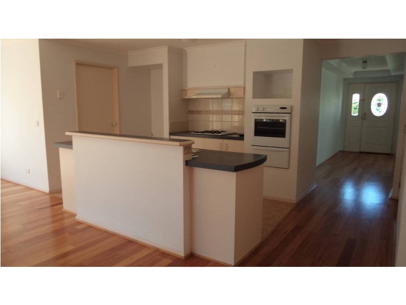 33 Parkin Ave, Caroline Springs VIC 3023