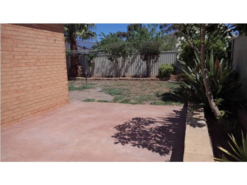 33 Parkin Ave, Caroline Springs VIC 3023