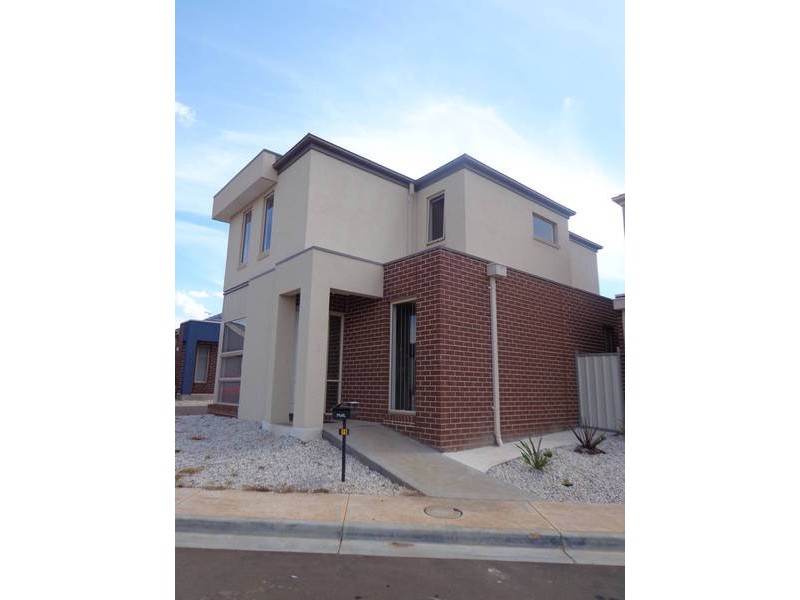 15/40 McCubbin Way, Caroline Springs VIC 3023