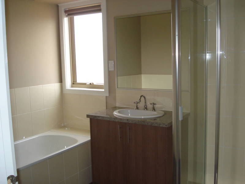 15/40 McCubbin Way, Caroline Springs VIC 3023