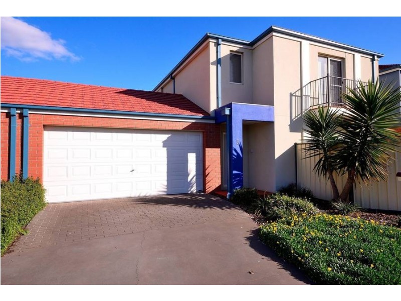 3/4 Landers Court, Caroline Springs VIC 3023